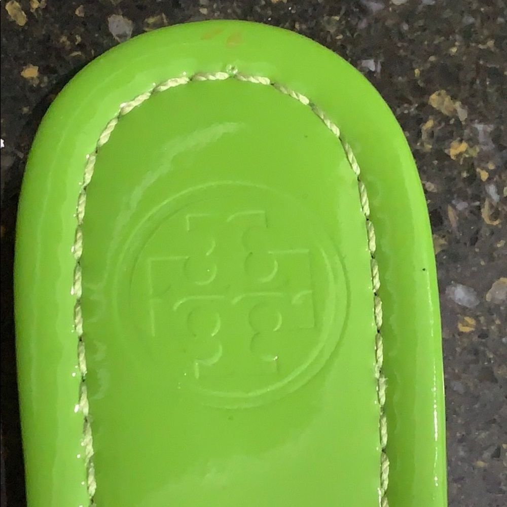 Tory Burch RARE Tennis Ball 🎾 Pom Pom Flip Flops - Picture 6 of 8